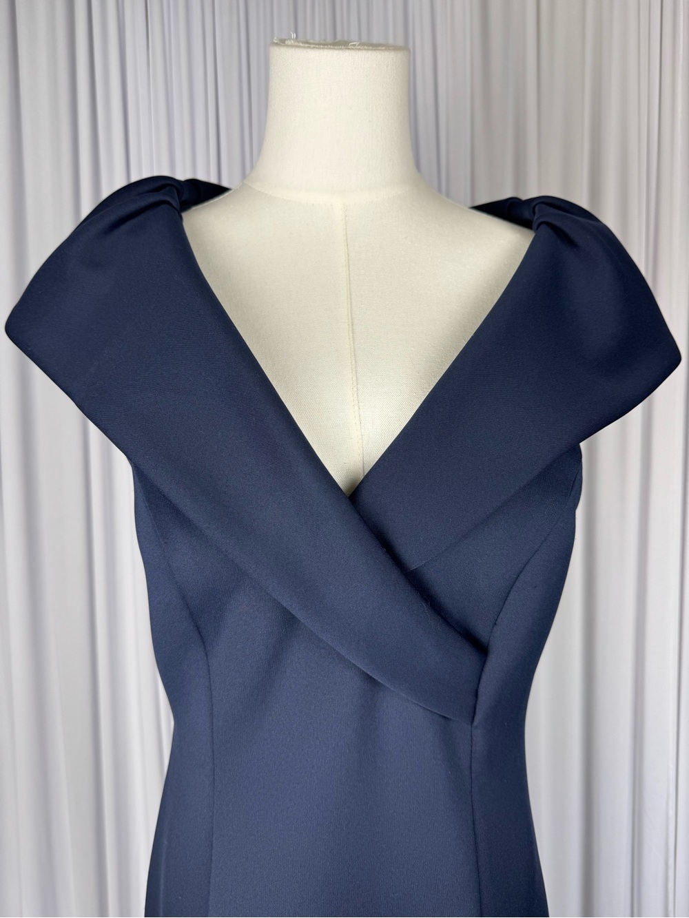 Jessica Howard Women's Sleeveless Portrait Collar Gown Navy Size 10 - Picture 4 of 16